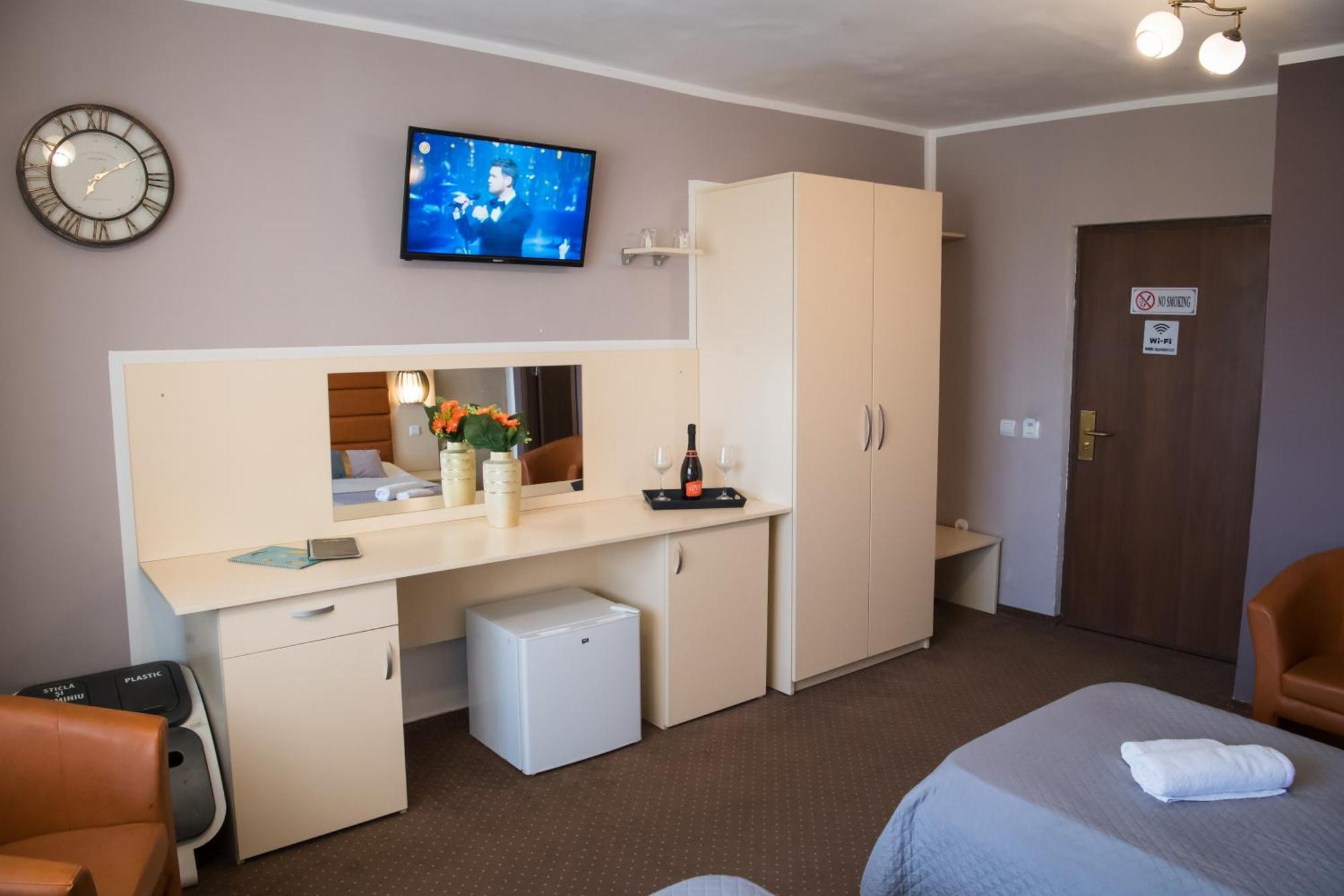 Mbi Travel Inn Craiova Exterior photo
